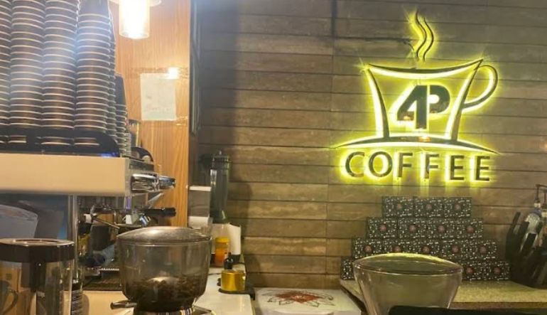 مقهى الشركاء الأربعة في الرياض